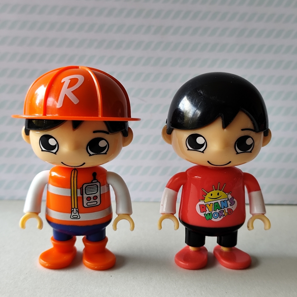3/$20💗Ryan’s World Figures Lot Of 2